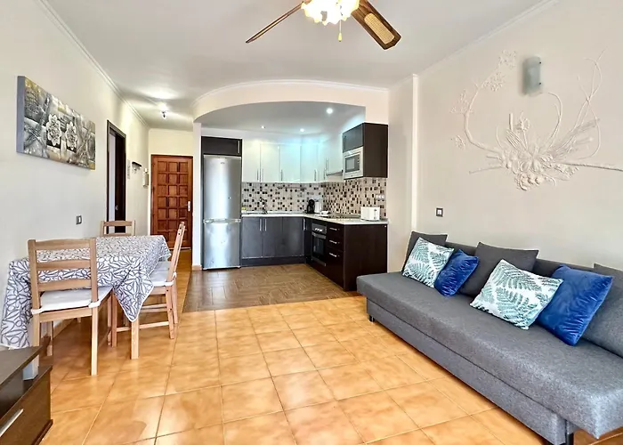 In Ocean Park Ii, Costa Adeje, Tenerife * Costa Adeje (Tenerife)