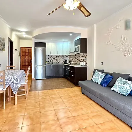 In Ocean Park Ii, Costa Adeje, Tenerife * Costa Adeje (Tenerife)